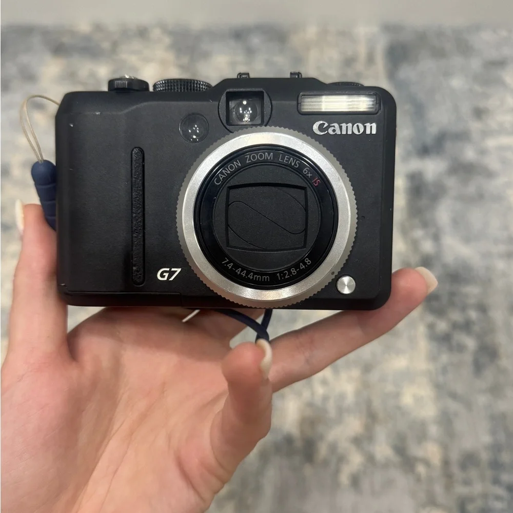 Canon g7 powershot camera. Comes with battery charger and memory card